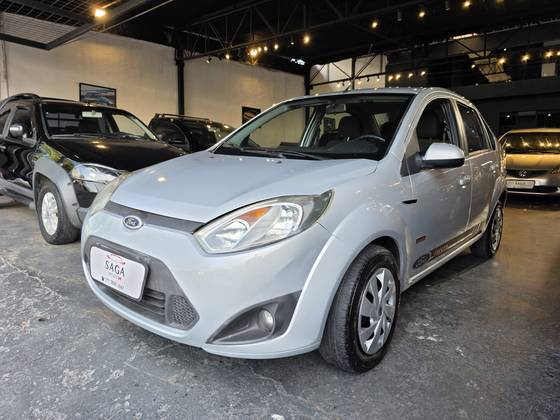 FORD FIESTA 1.6 MPI SEDAN 8V FLEX 4P MANUAL FORD FIESTA 1.6 MPI SEDAN 8V FLEX 4P MANUAL